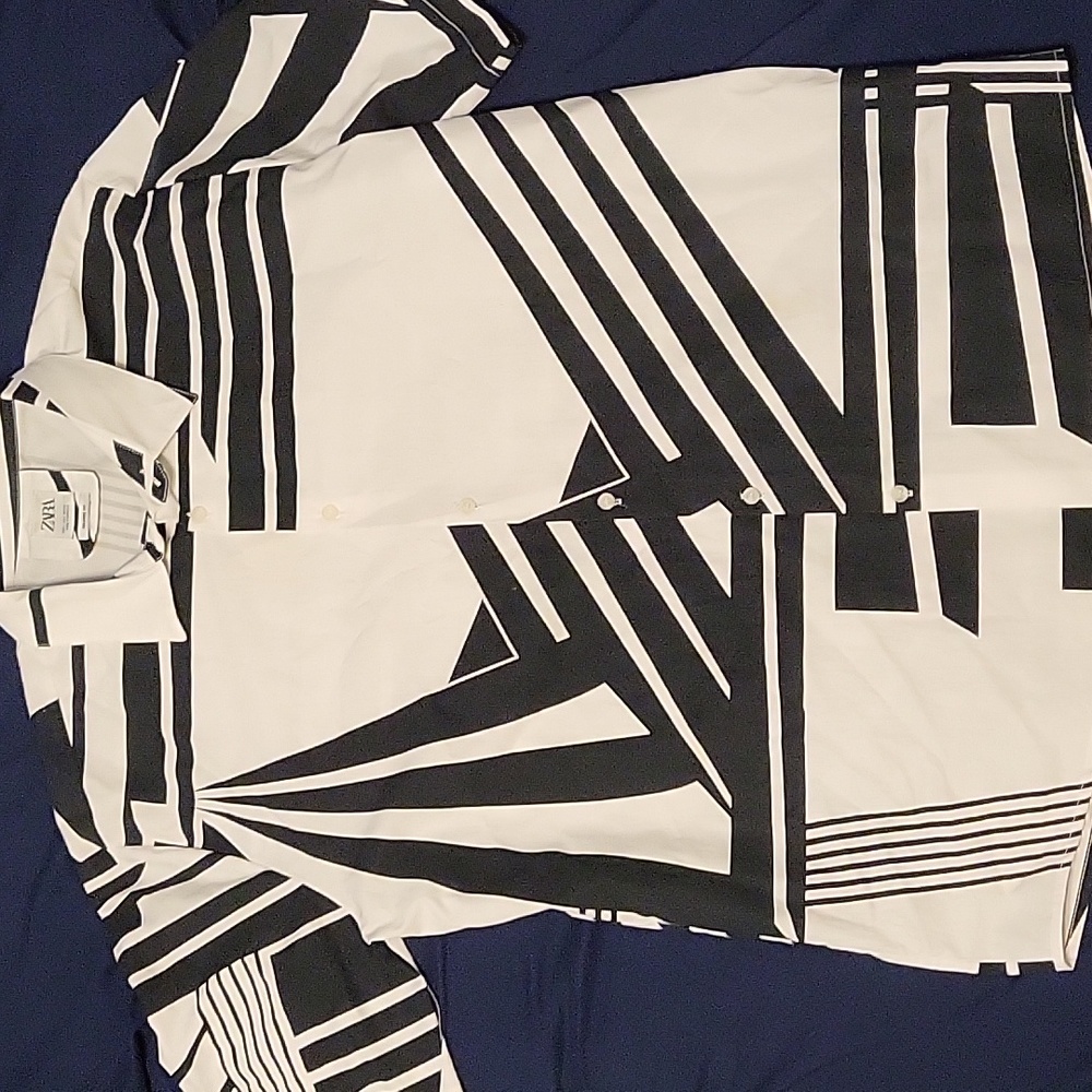 Zara Size Large Black and White Casual Button Up